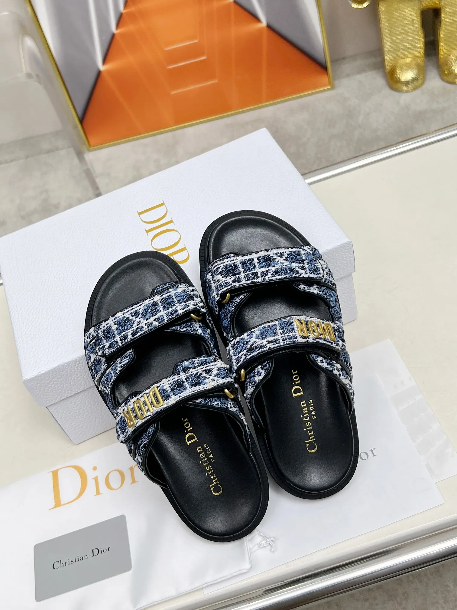 👟👟Ex-factory price 480👟👟Dior👏👏New classic style. 🔥Purchasing-level qualityThick-soled slippers popular in foreign counters. Upper➕Inner: original customized material, original mold opening of sole 1.1 (lightweight, code number 35-40 (41/42 can be customized)